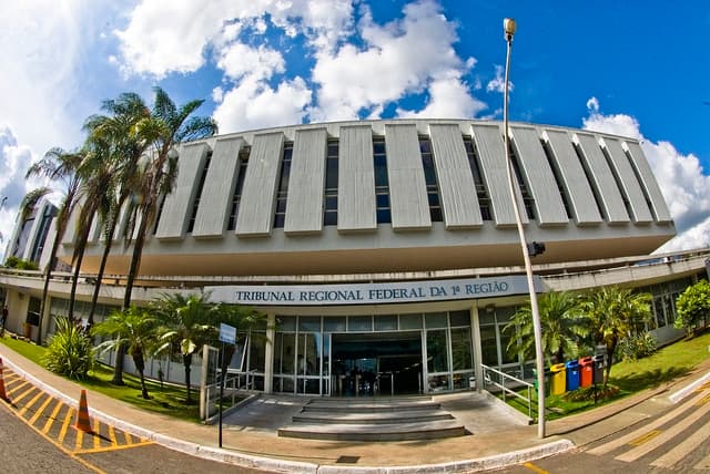 Filha maior inválida tem direito a receber pensão por morte em caso de dependência econômica presumida