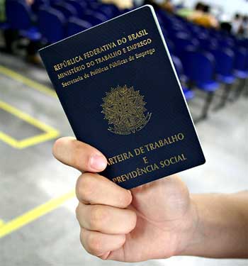 Falta de anotação na carteira de trabalho não é crime