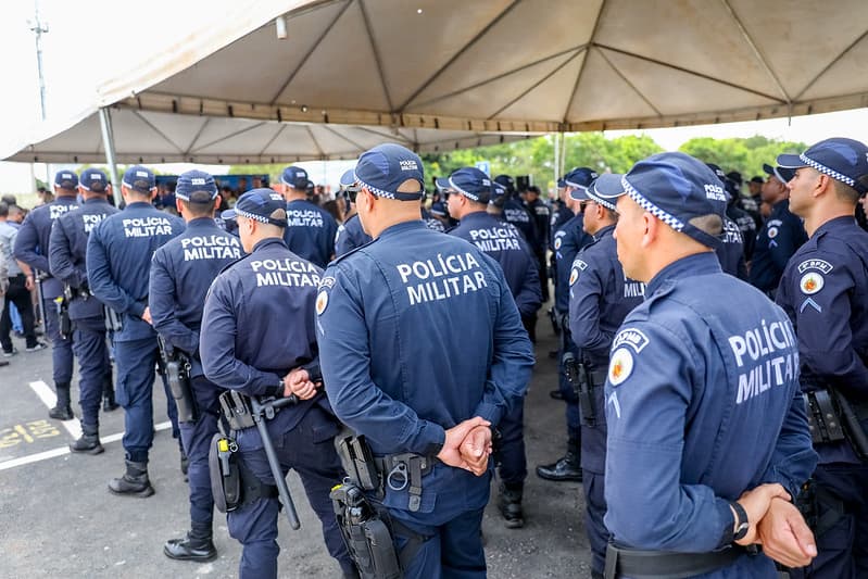 Aposentadoria mais cedo para policiais e bombeiros avança