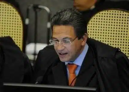 Mantida demissão de servidor do INSS por irregularidades no exercício da função pública