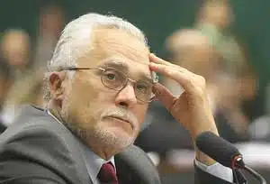 PGR pedirá que aposentadoria de Genoíno seja negada