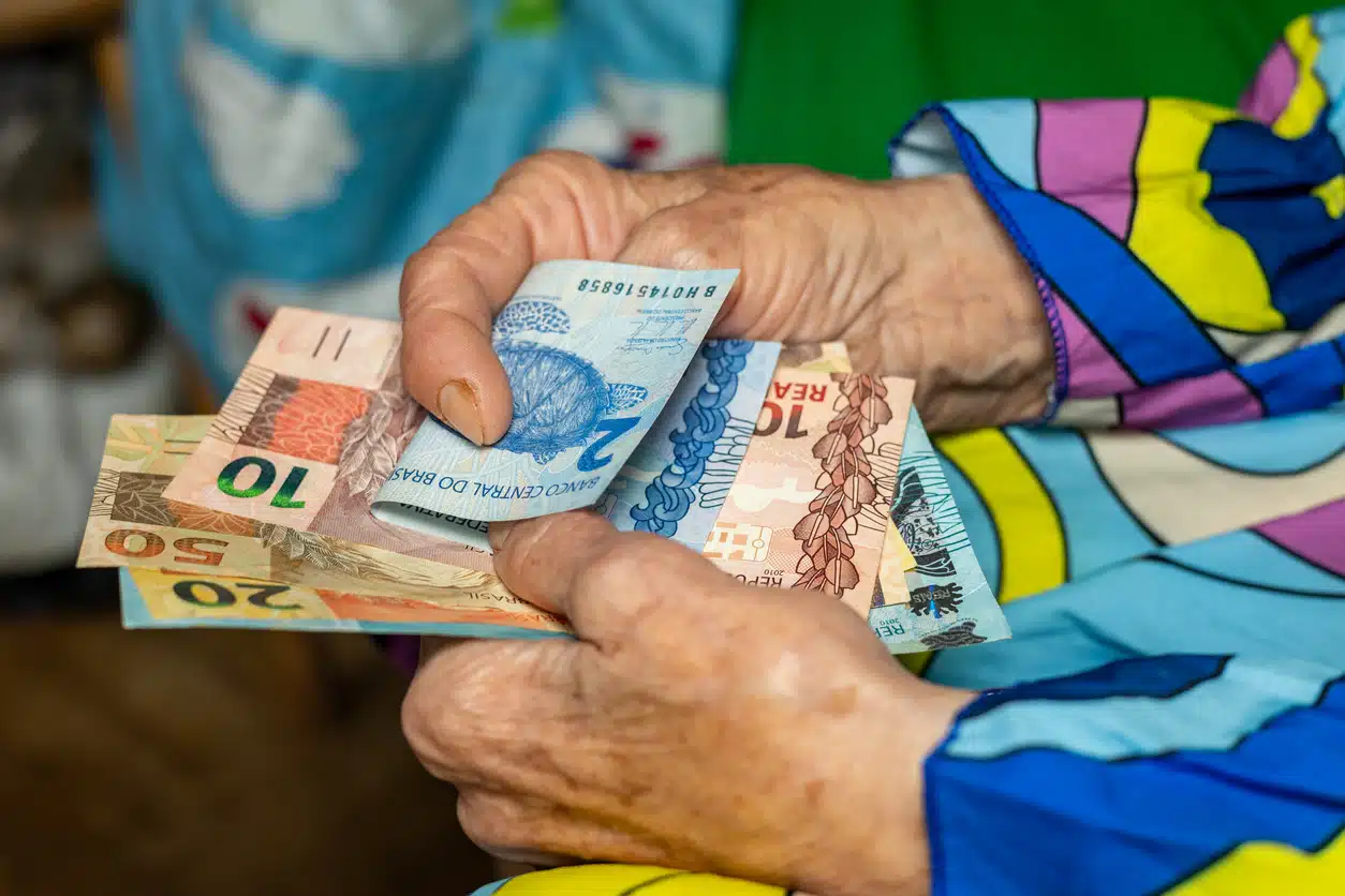 INSS paga décimo terceiro em novembro: veja quem recebe